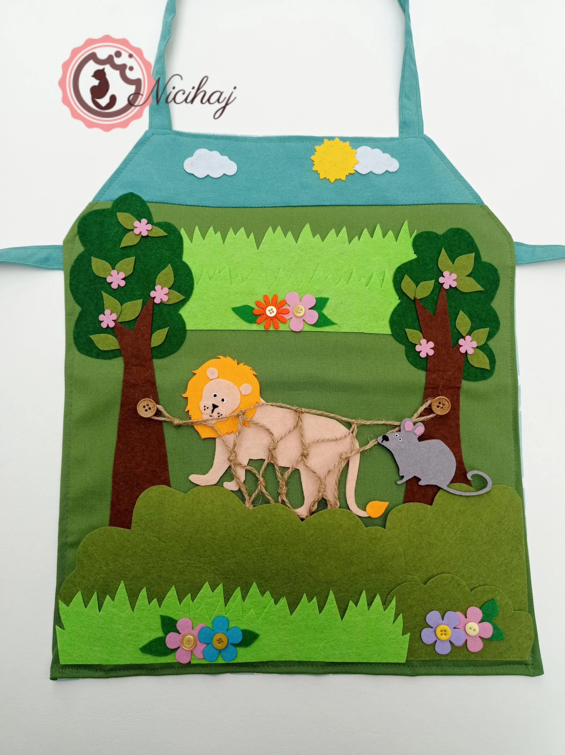 Az egér és az oroszlán mesekötény